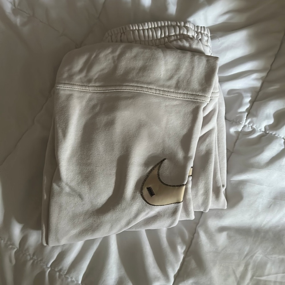 Women’s white Nike sweatpants size small